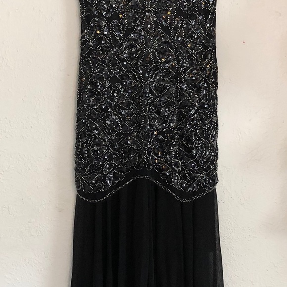 Kayamiya Gown - Picture 2 of 8